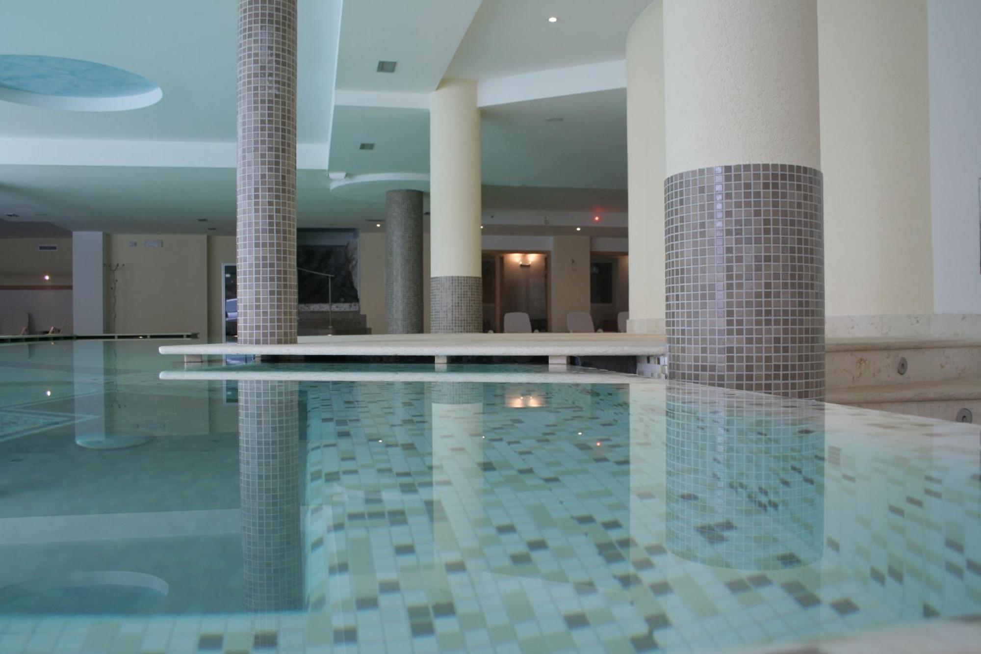 Alpine Mugon Hotel Vason Ngoại thất bức ảnh