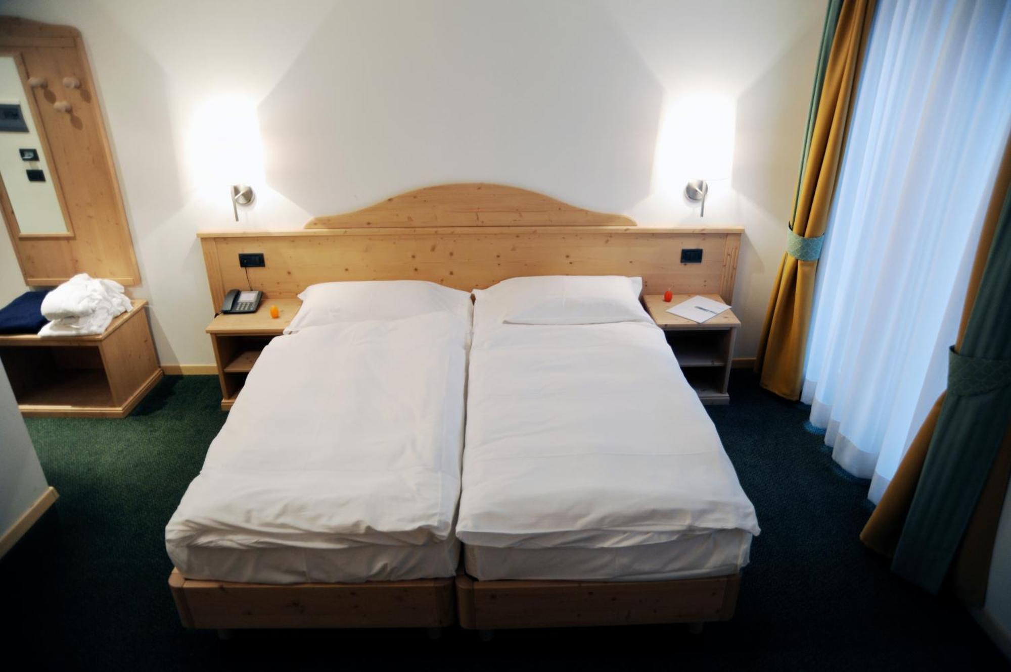 Alpine Mugon Hotel Vason Phòng bức ảnh