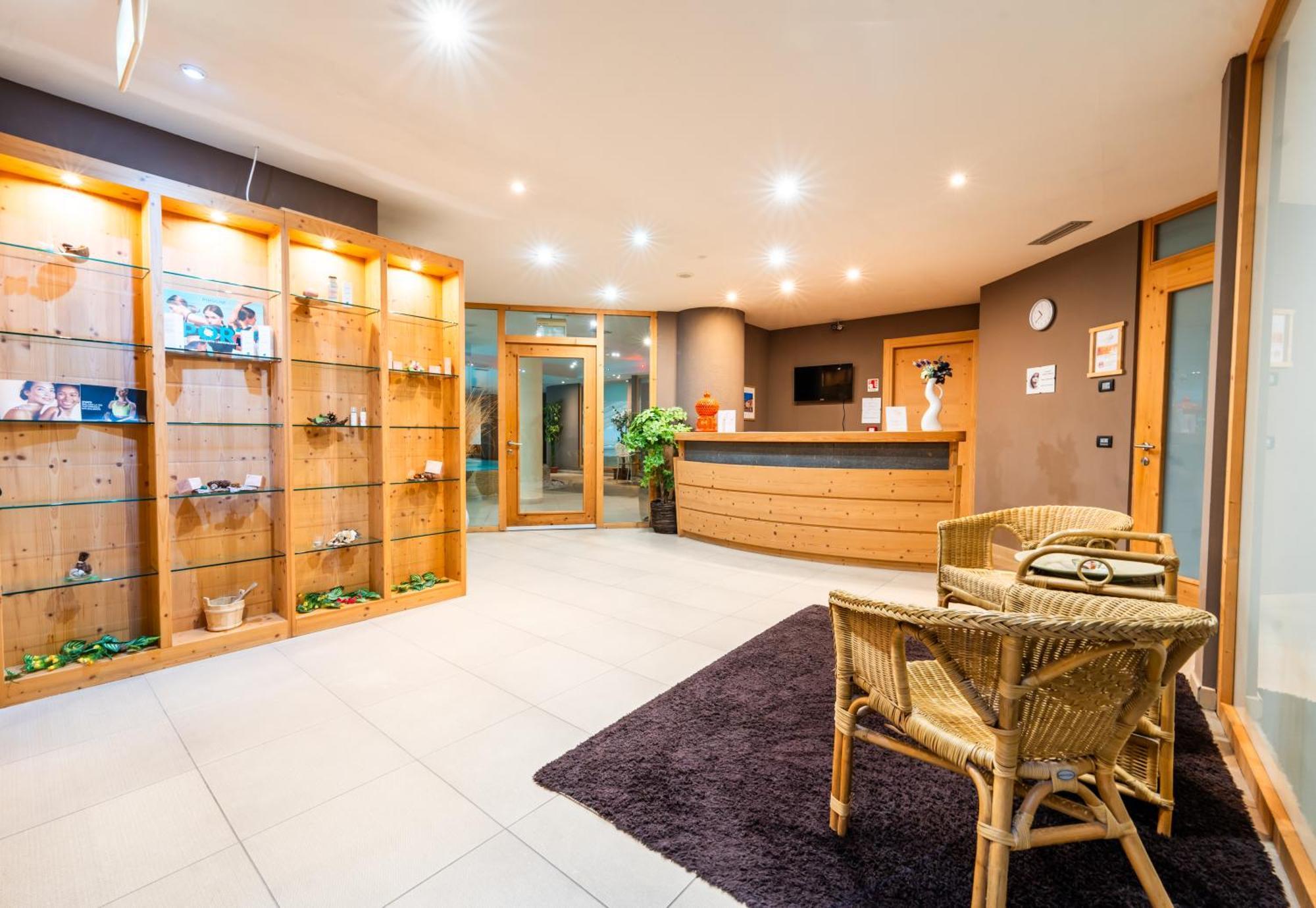 Alpine Mugon Hotel Vason Ngoại thất bức ảnh