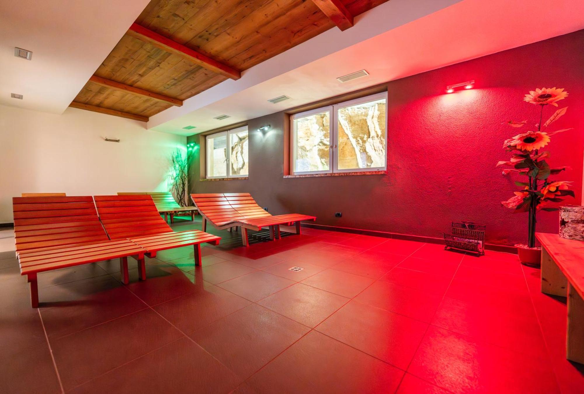 Alpine Mugon Hotel Vason Ngoại thất bức ảnh