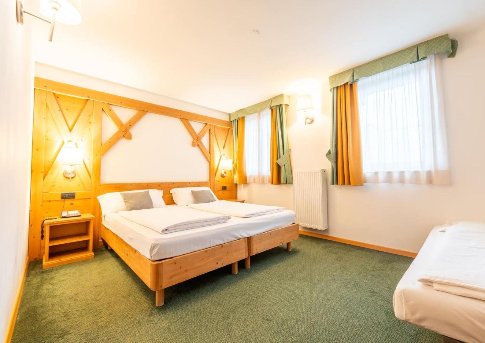 Alpine Mugon Hotel Vason Ngoại thất bức ảnh