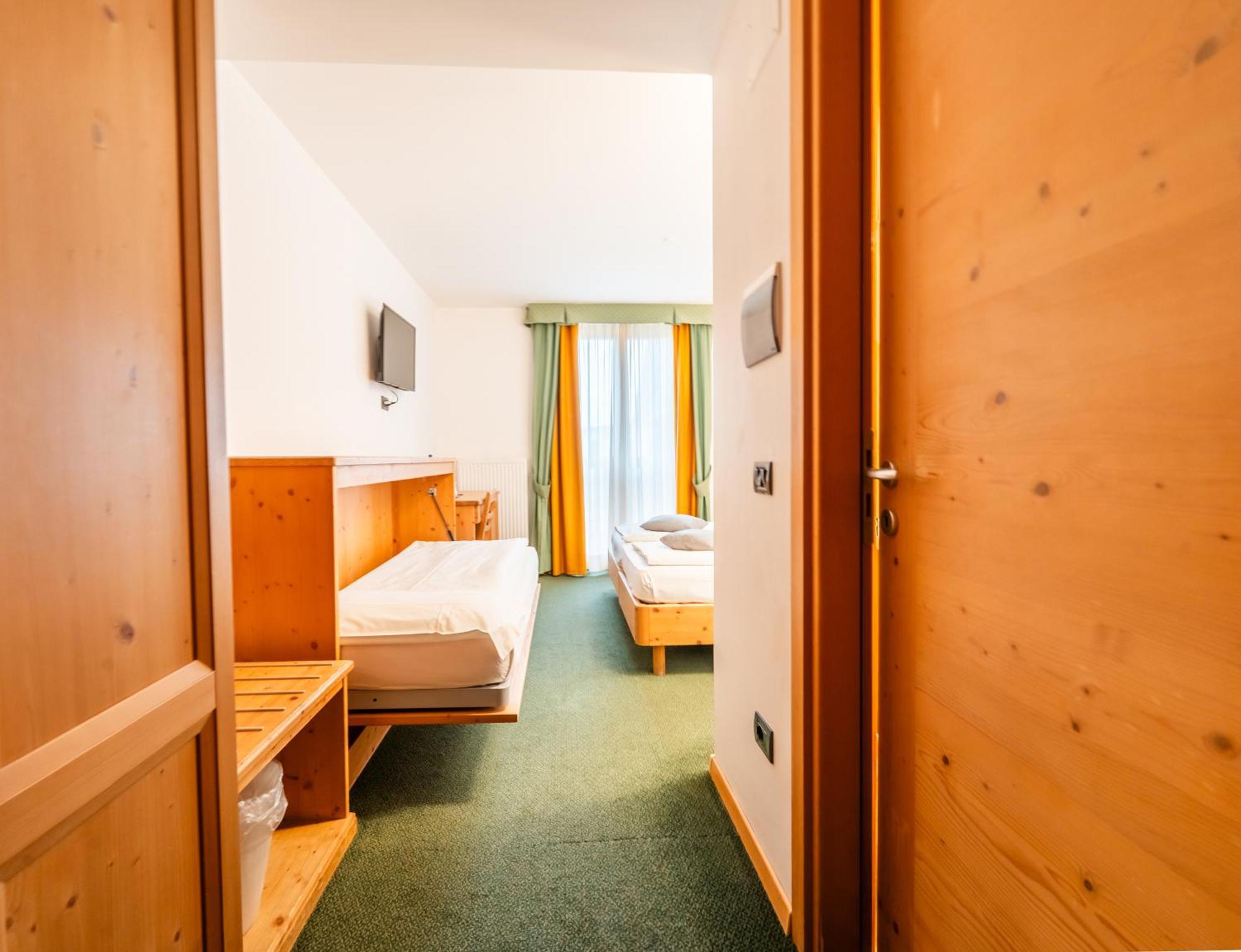 Alpine Mugon Hotel Vason Ngoại thất bức ảnh